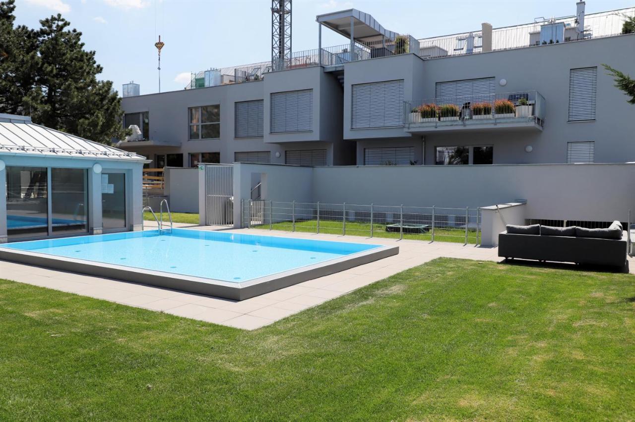 Yellow Flower Apartment With Pool - 5 Min To Lake Vienna Esterno foto