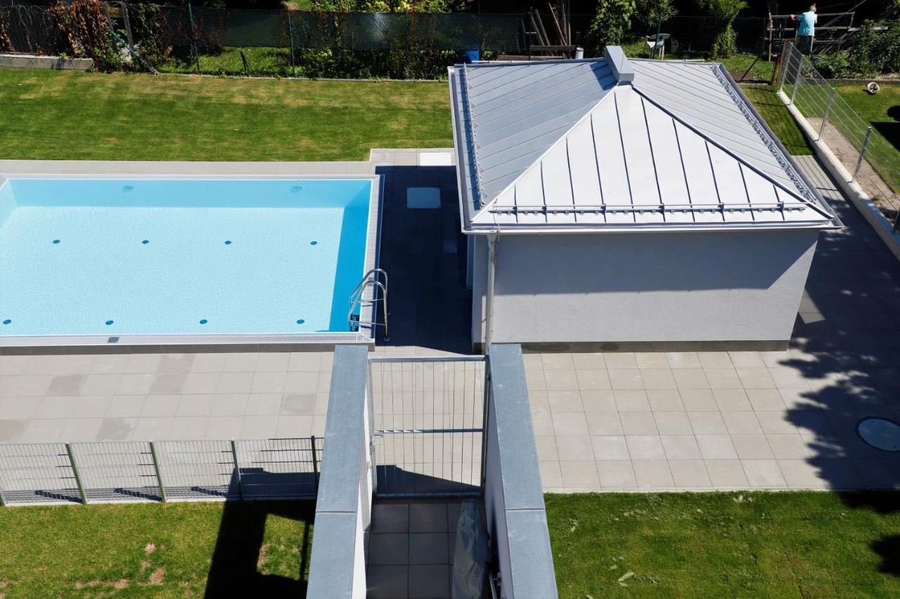 Yellow Flower Apartment With Pool - 5 Min To Lake Vienna Esterno foto
