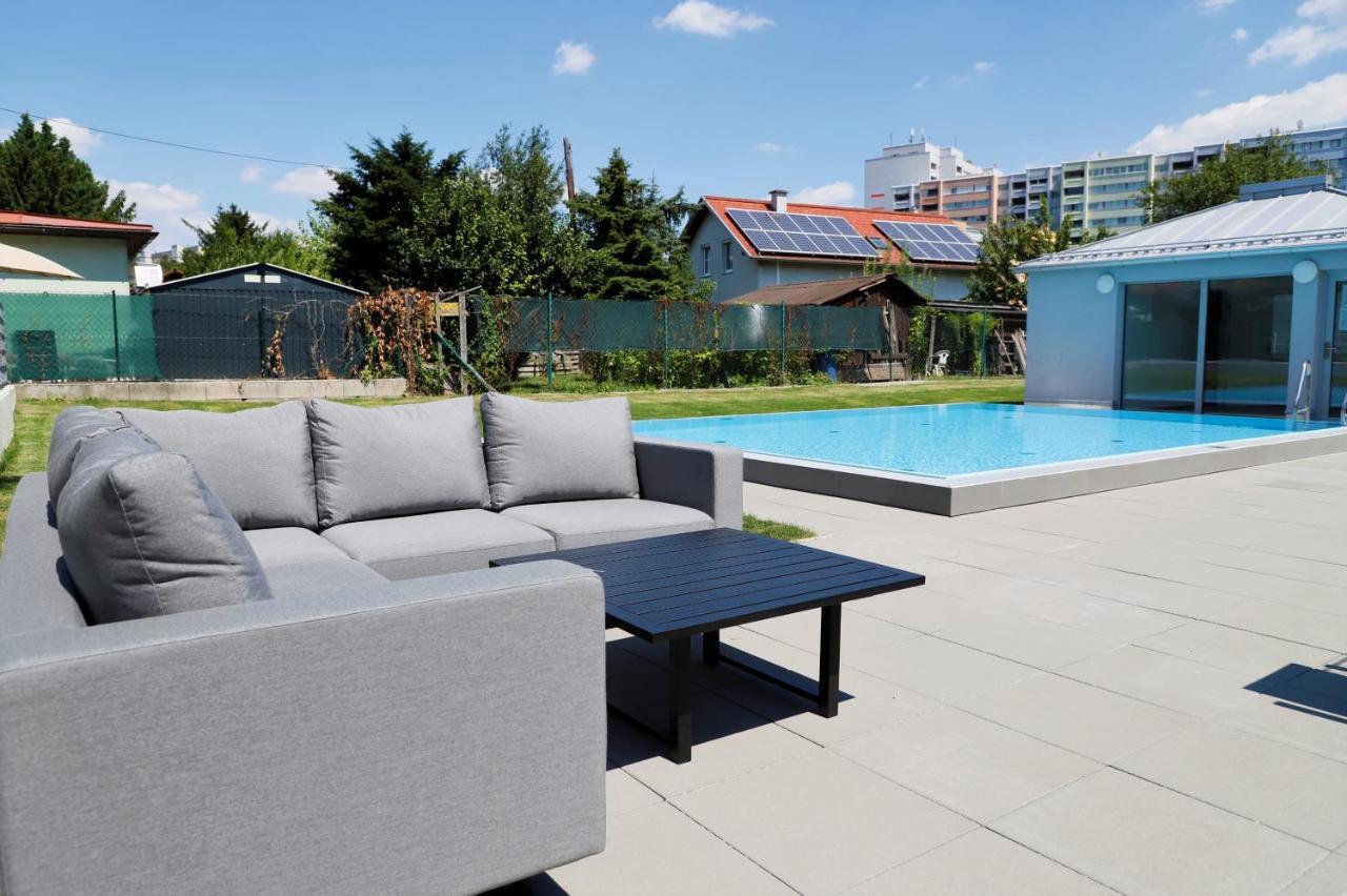Yellow Flower Apartment With Pool - 5 Min To Lake Vienna Esterno foto