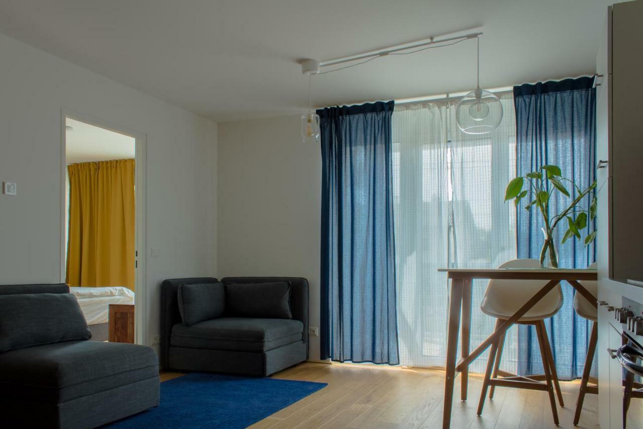 Yellow Flower Apartment With Pool - 5 Min To Lake Vienna Esterno foto