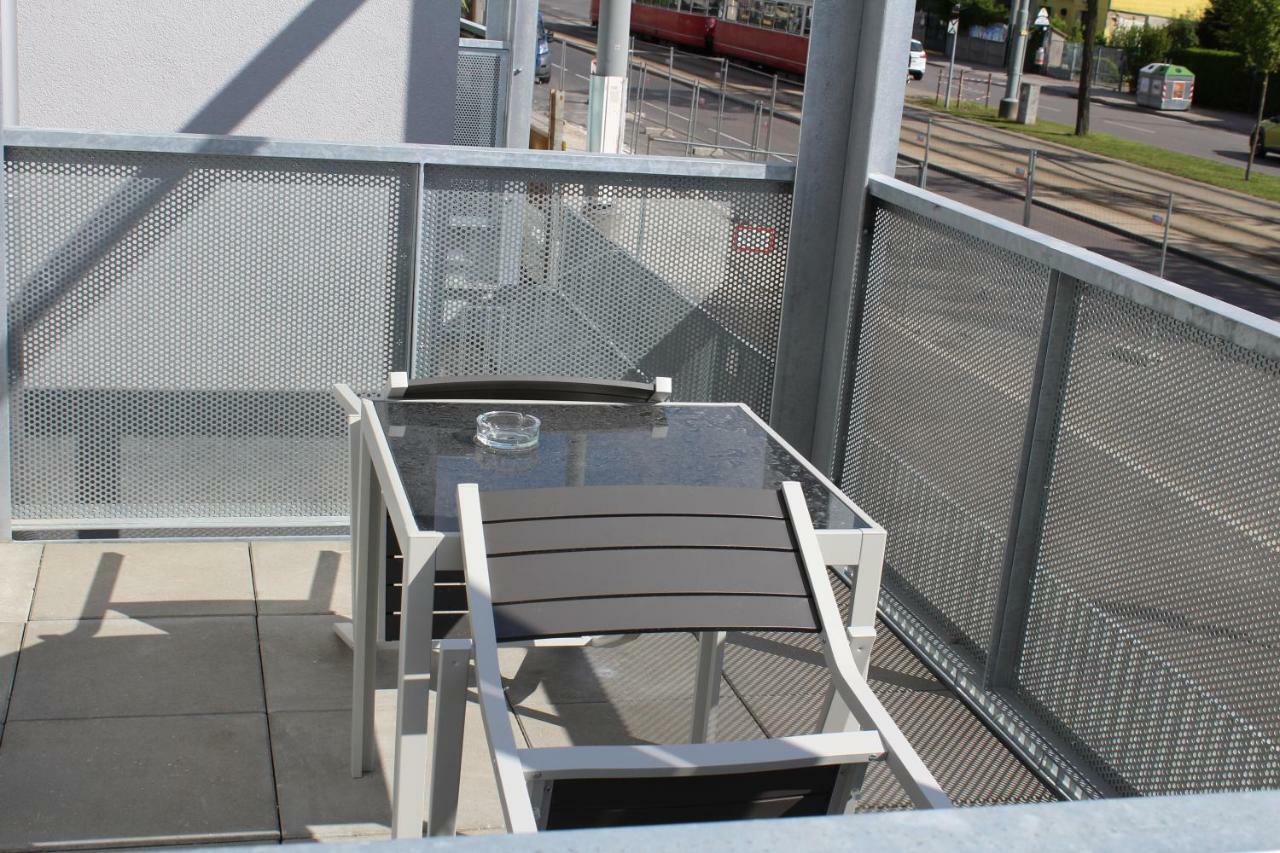 Yellow Flower Apartment With Pool - 5 Min To Lake Vienna Esterno foto