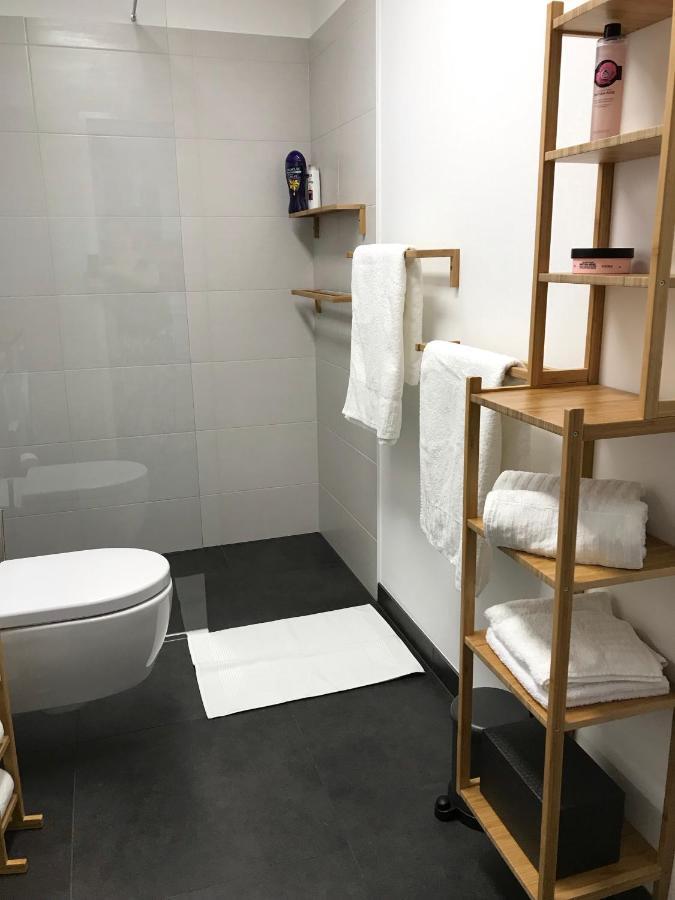 Yellow Flower Apartment With Pool - 5 Min To Lake Vienna Esterno foto